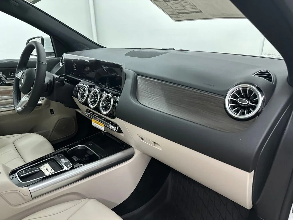 New 2026 White Mercedes-Benz GLA 250 image 25