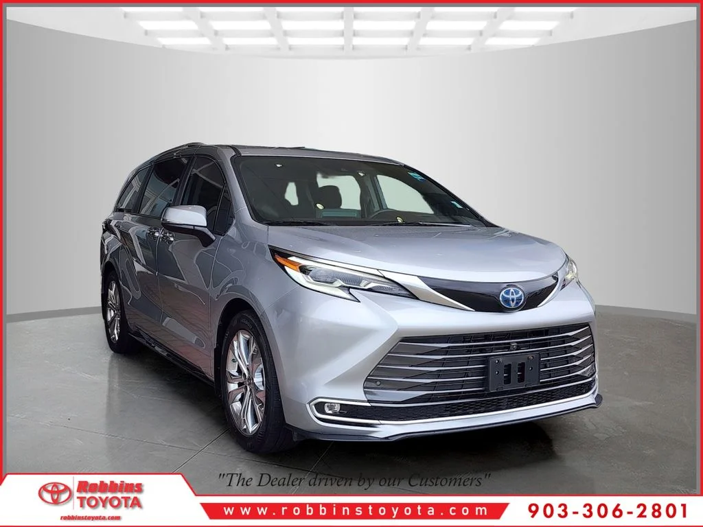 2022 Toyota Sienna Platinum 7-Passenger Hybrid FWD's photo