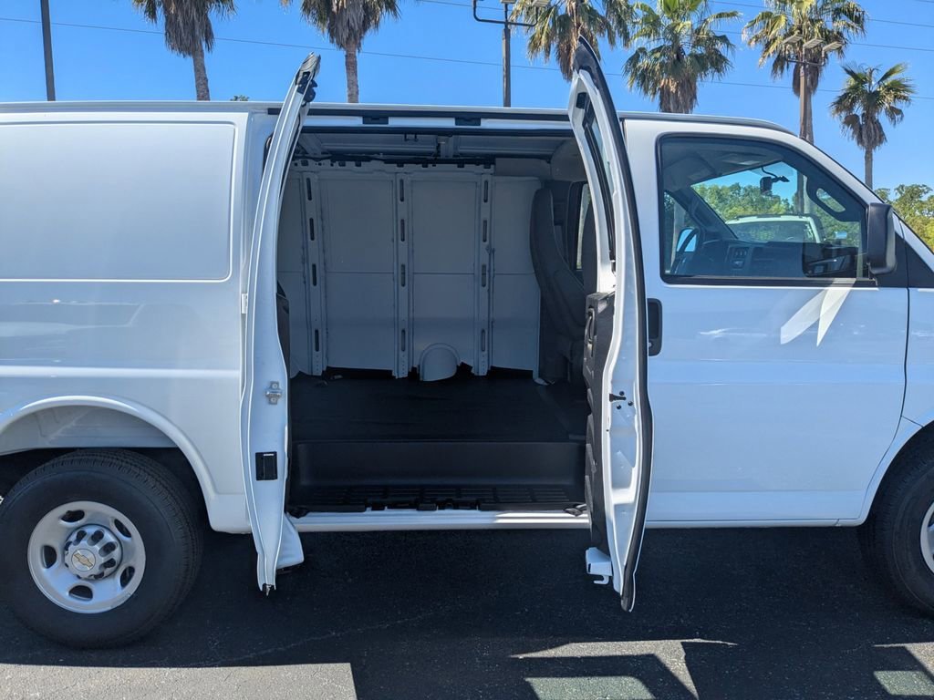 2025 Chevrolet Express Cargo Work Van - Photo 13