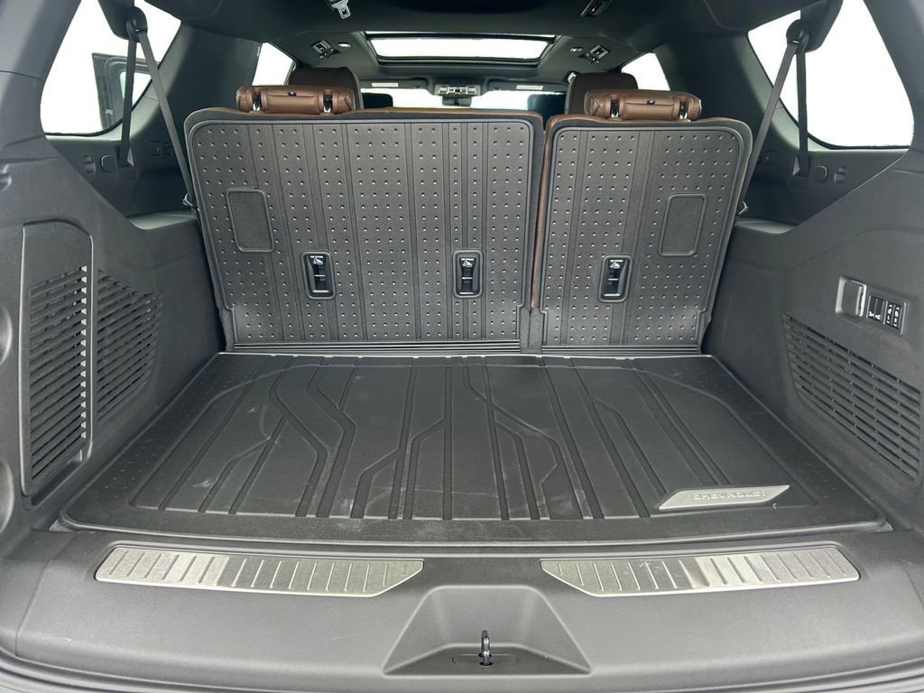 2026 Chevrolet Suburban High Country - Photo 13