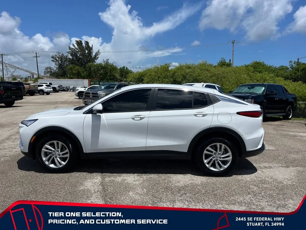Used 2025 Summit White Buick Preferred image 4