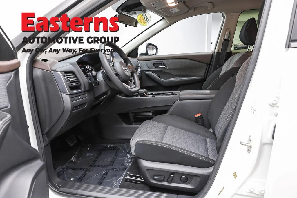 Used 2023 White Nissan SV image 13