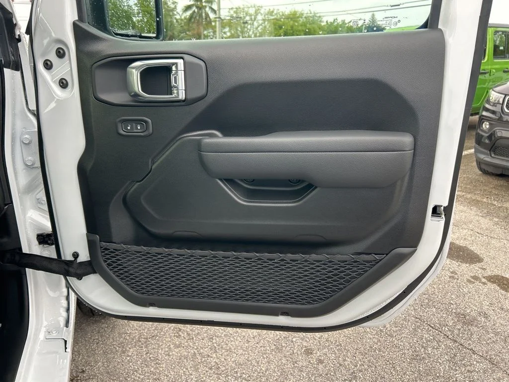 New 2026 Bright White Clear-Coat Exterior Paint Jeep Sport image 27