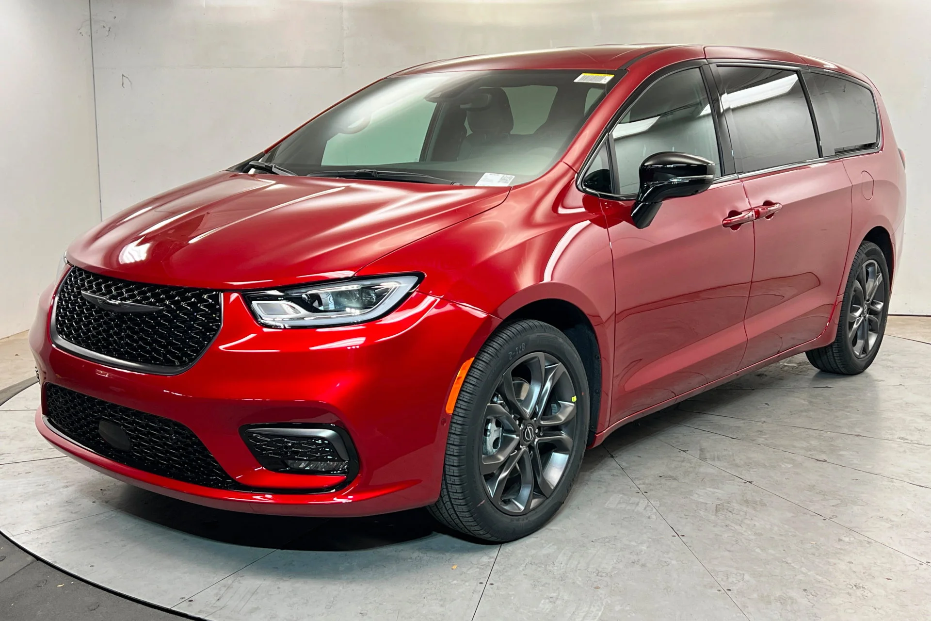2026 Chrysler Pacifica Select's photo