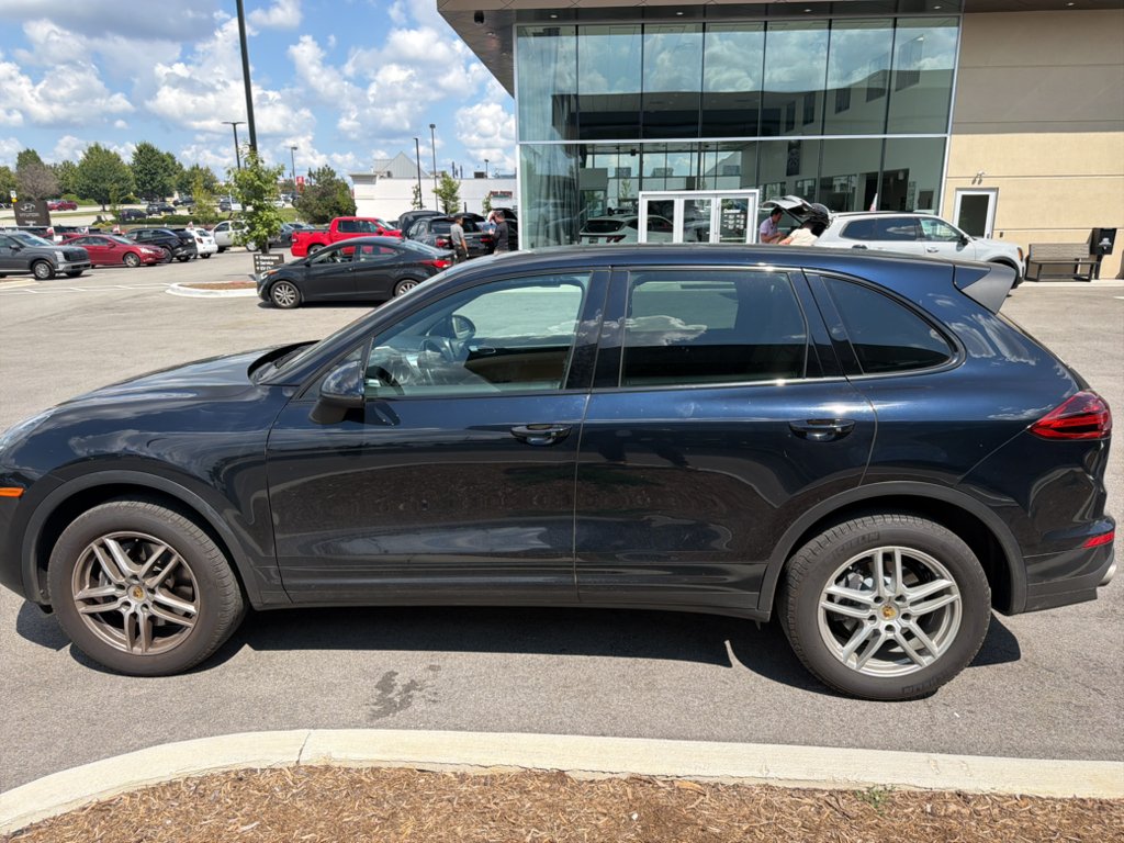 Used 2018 Moonlight Blue Metallic Porsche Base image 15