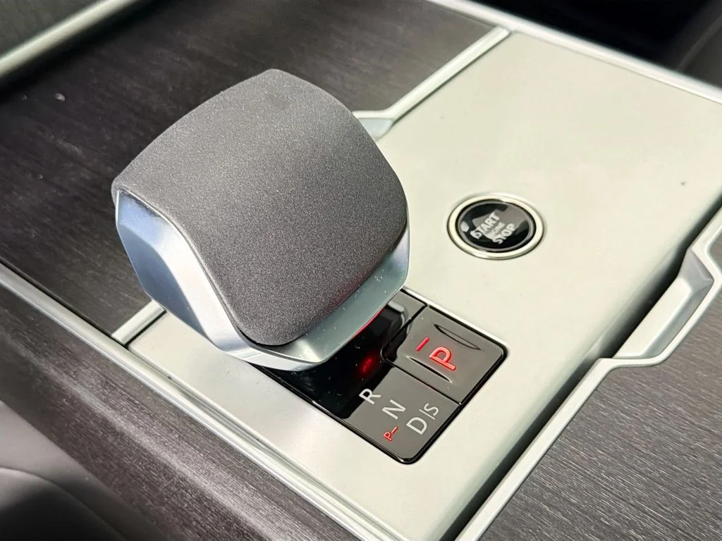 New 2026 Carpathian Grey Land Rover SE 7 Seats image 17