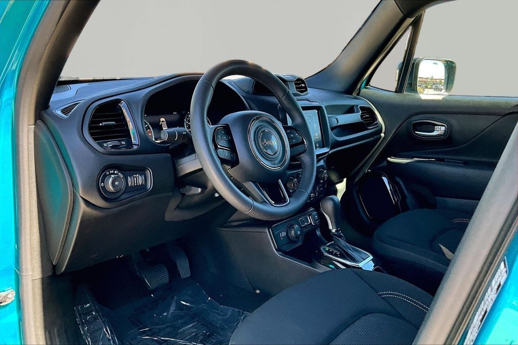 Used 2022 Teal Jeep Altitude image 17