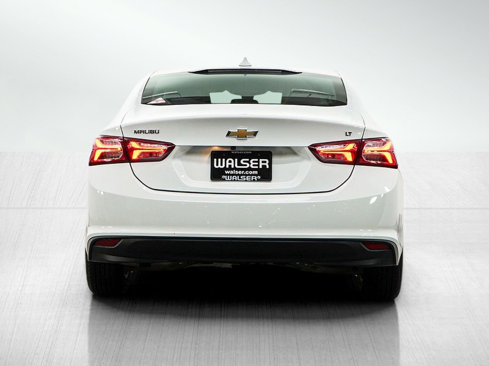 Used 2022 Summit White Chevrolet 4dr Sdn LT image 4