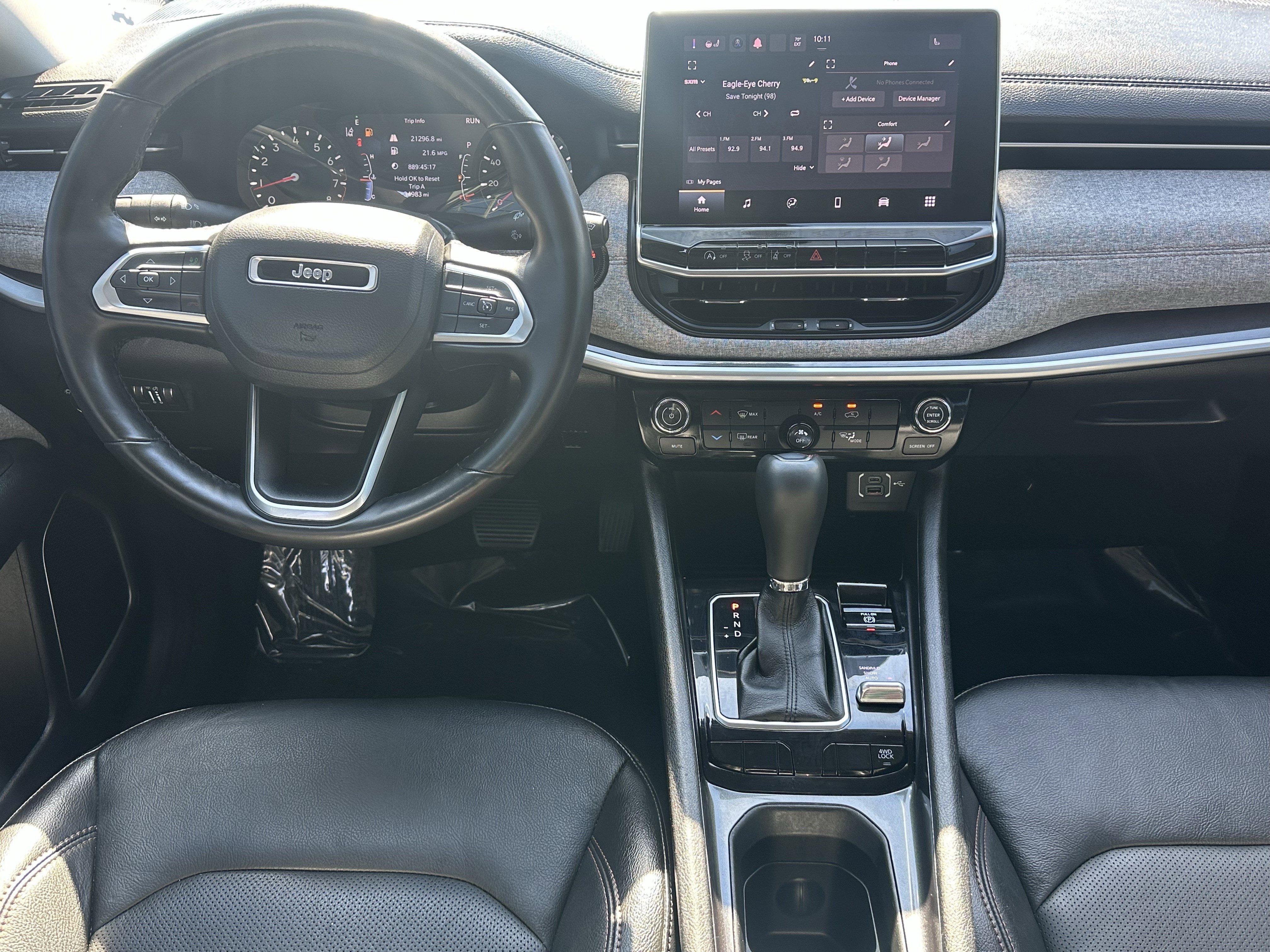 Used 2022 Bright White Clearcoat Jeep Latitude Lux image 21