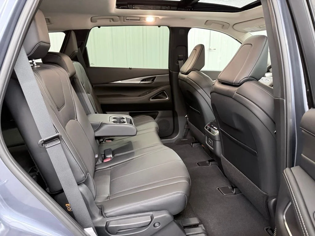 Certified Used 2026 Blue INFINITI LUXE image 40