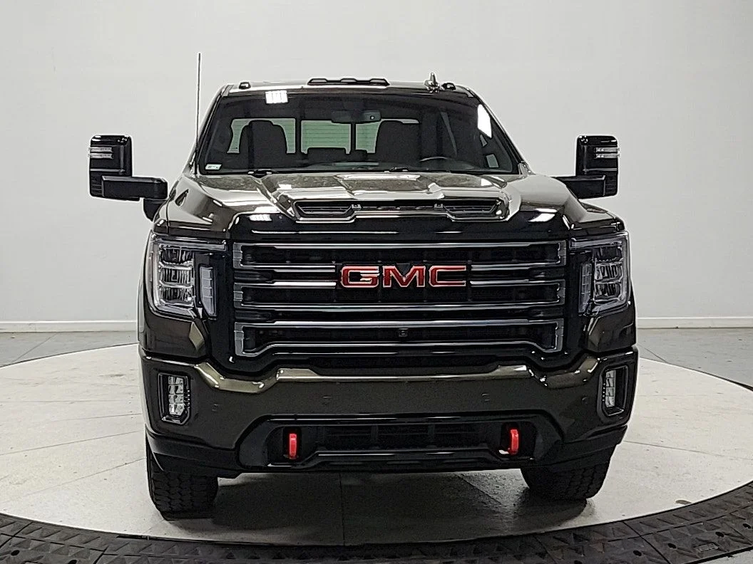 Used 2022  GMC AT4 image 2