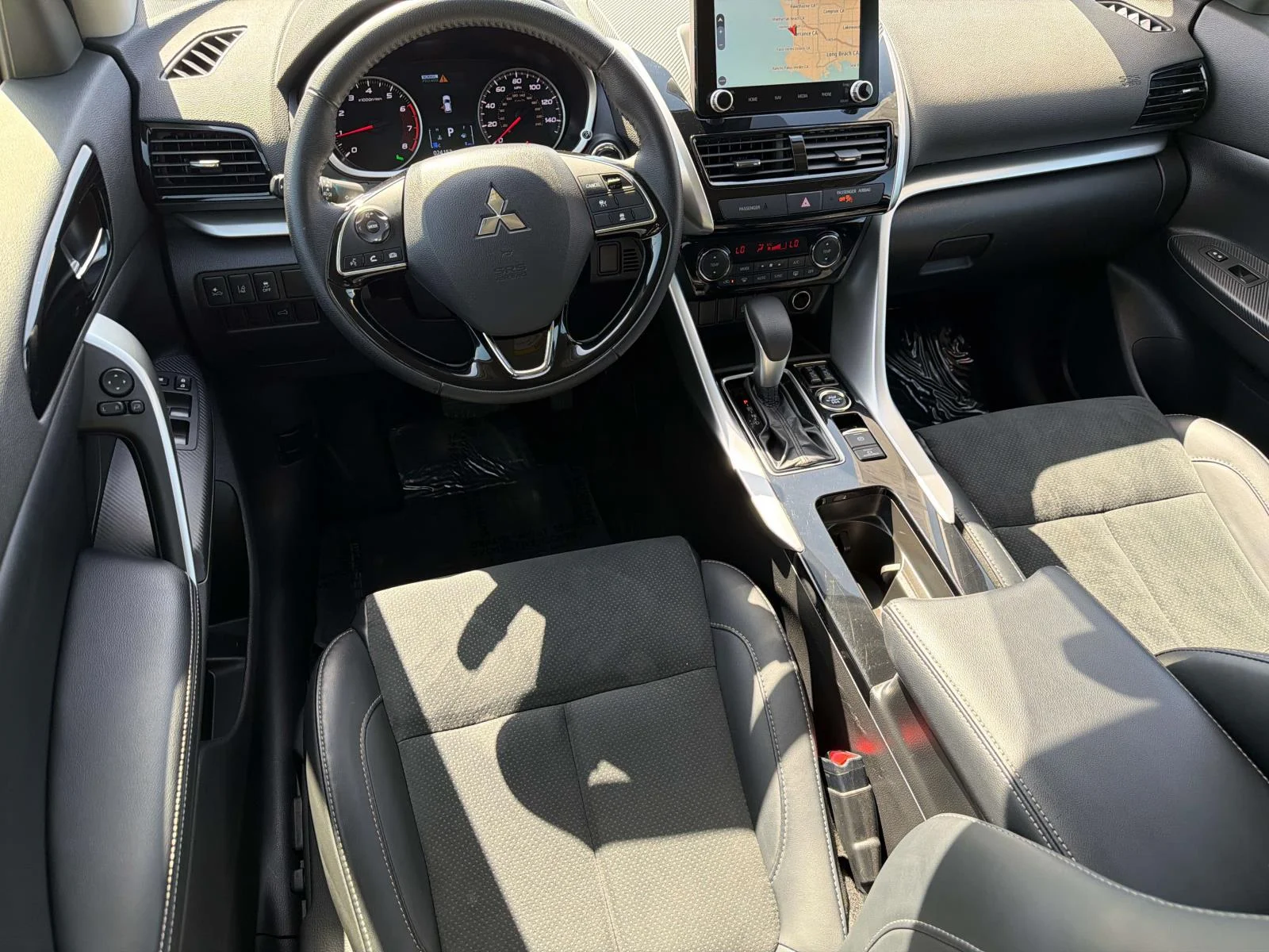 Used 2025 White Diamond Mitsubishi SE image 20