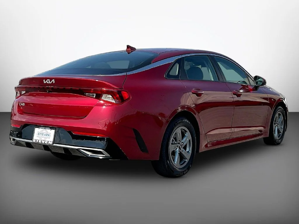 Used 2023 Red Kia LXS image 6