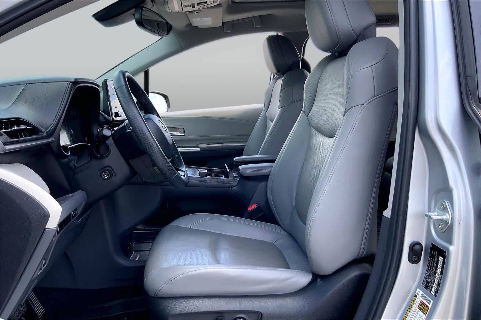 Pre-Owned 2023 Toyota Sienna Limited