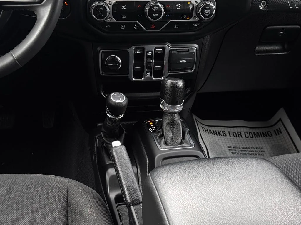 Used 2023 Green Jeep Sport S image 22