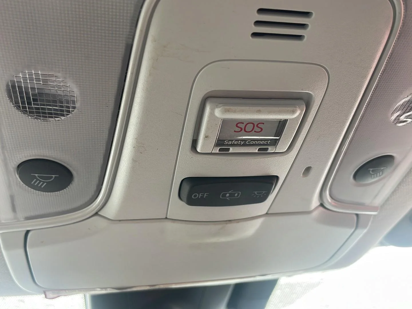 Used 2020 Classic Silver Metallic Toyota XLE image 9