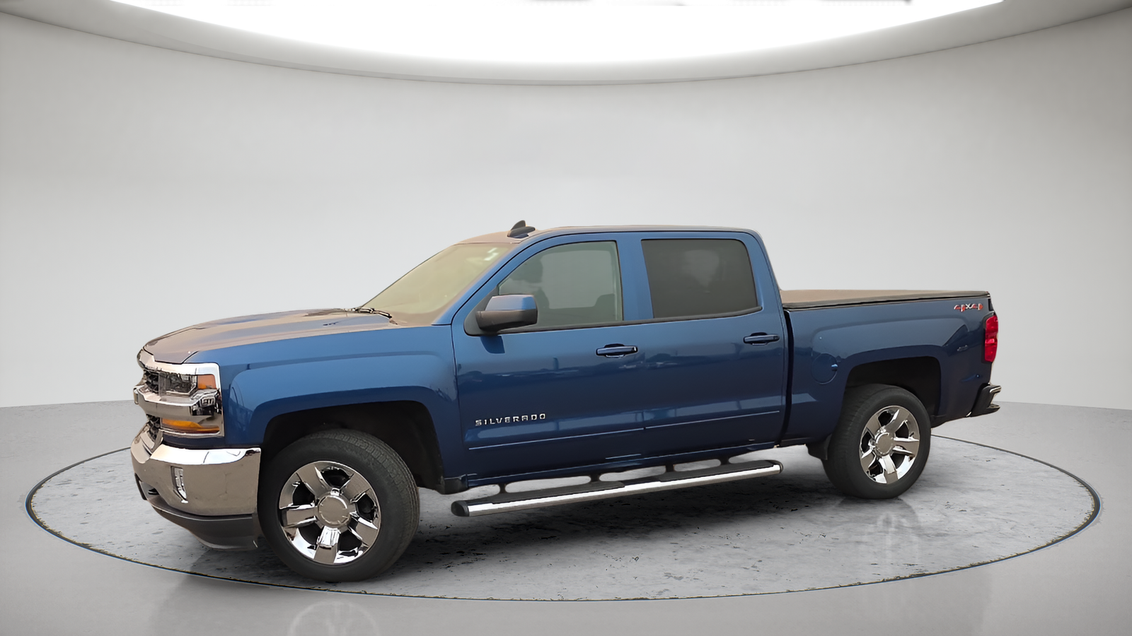 Used 2018 Deep Ocean Blue Chevrolet LT image 12