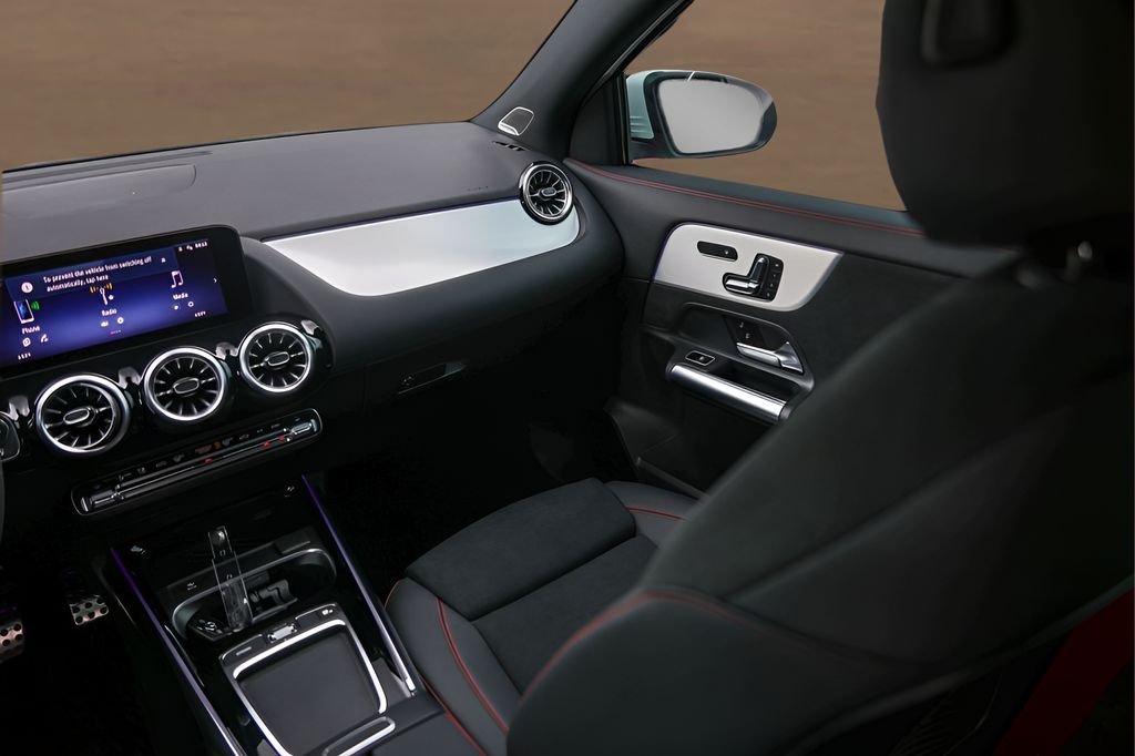 Used 2026 White Mercedes-Benz GLA 35 AMG® image 27