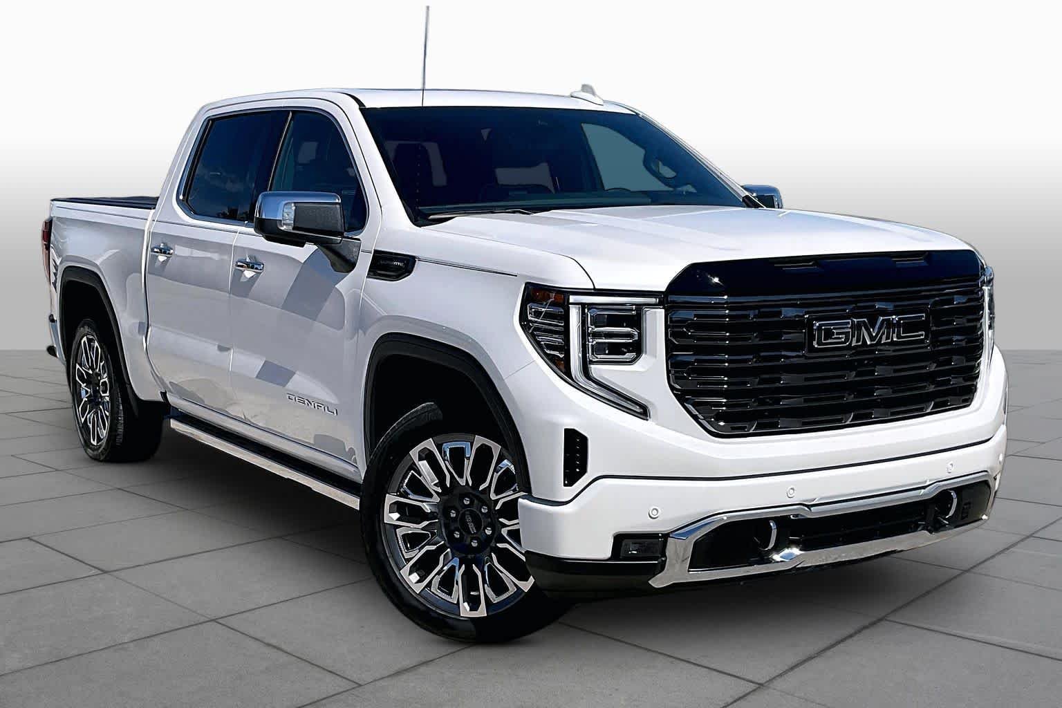Used 2025 White Frost Tricoat GMC Denali Ultimate image 3