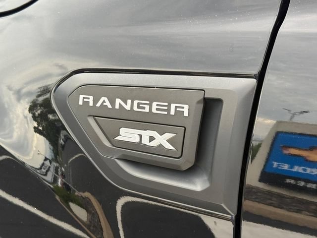 Used 2019 White Ford XL image 9