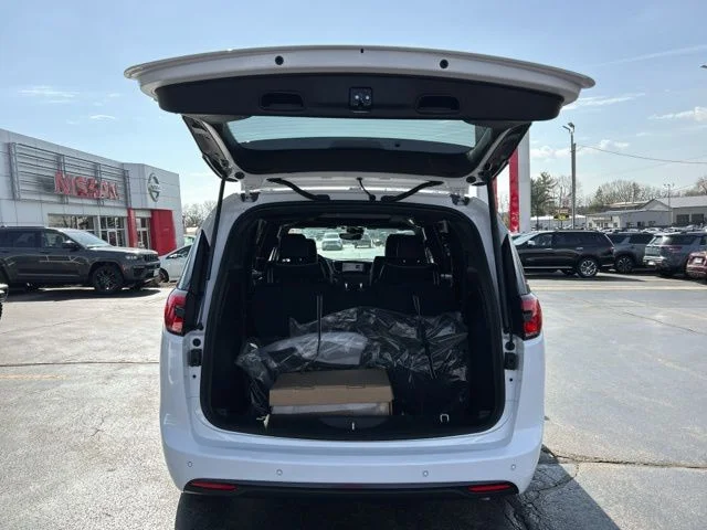 New 2026 Bright White Clearcoat Chrysler Limited image 9