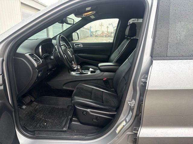 Used 2017 Silver Jeep Altitude image 3