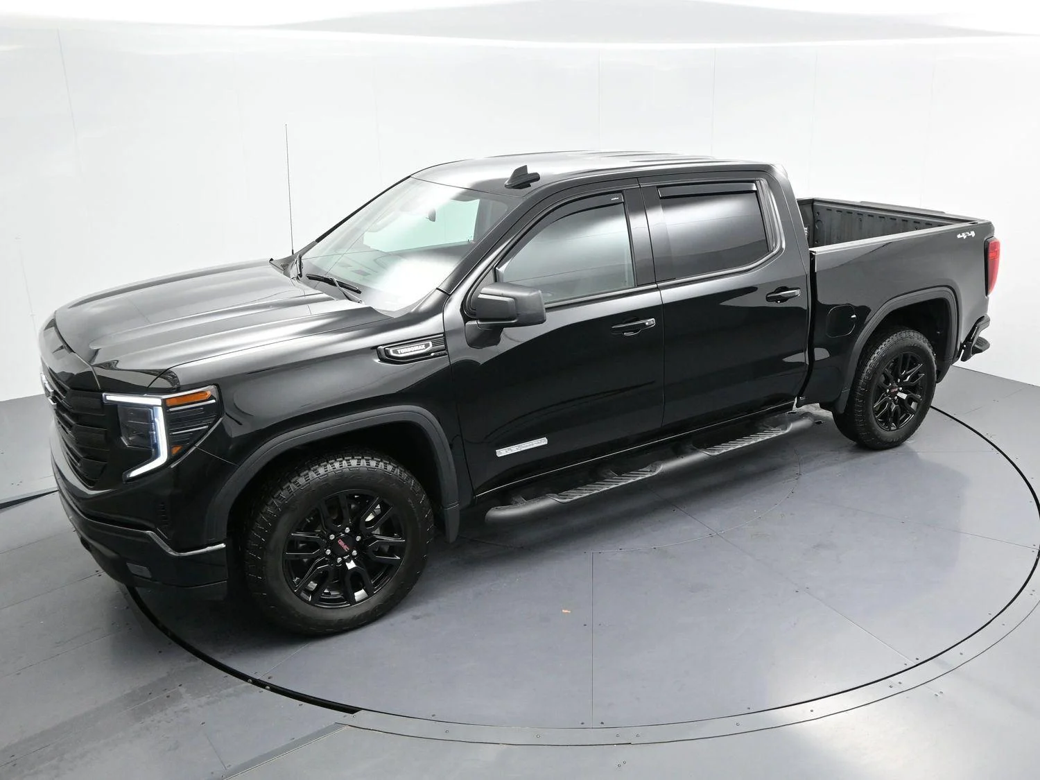 Used 2025 Onyx Black GMC Elevation image 37