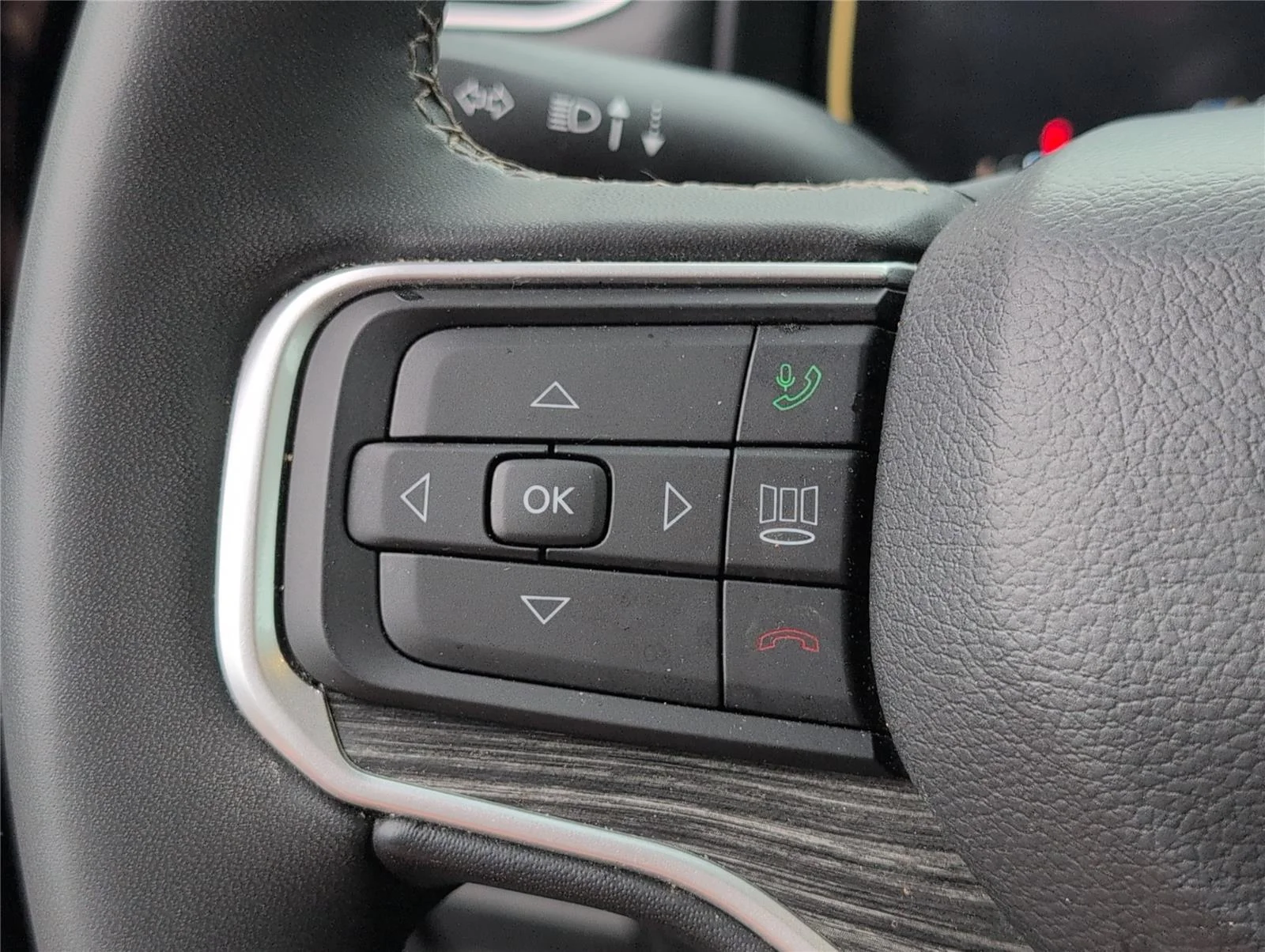 Used 2024 Diamond Black Crystal Pearlcoat Jeep Series II image 24