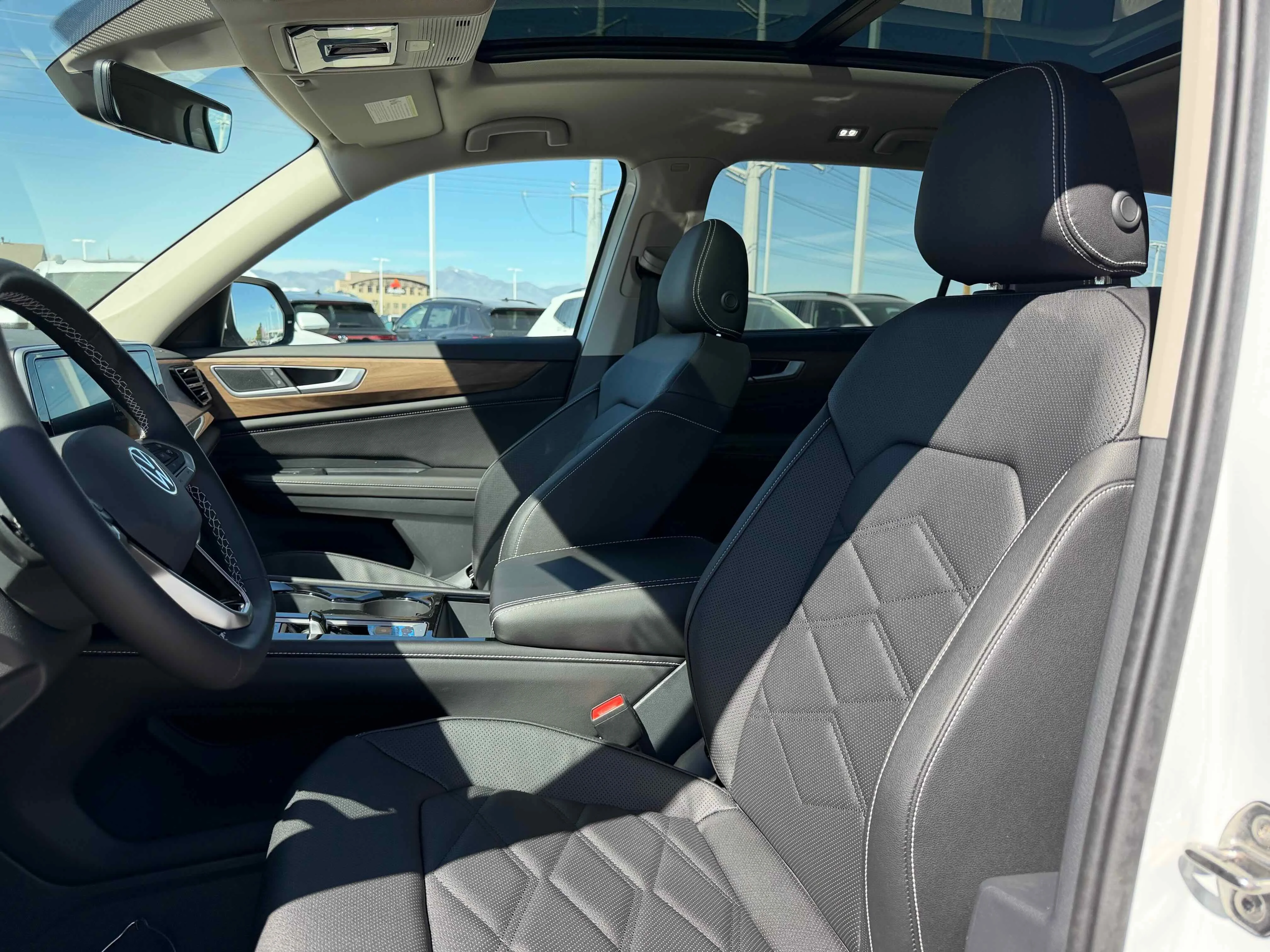 New 2026 Opal White Volkswagen 2.0T SE w/Technology image 4