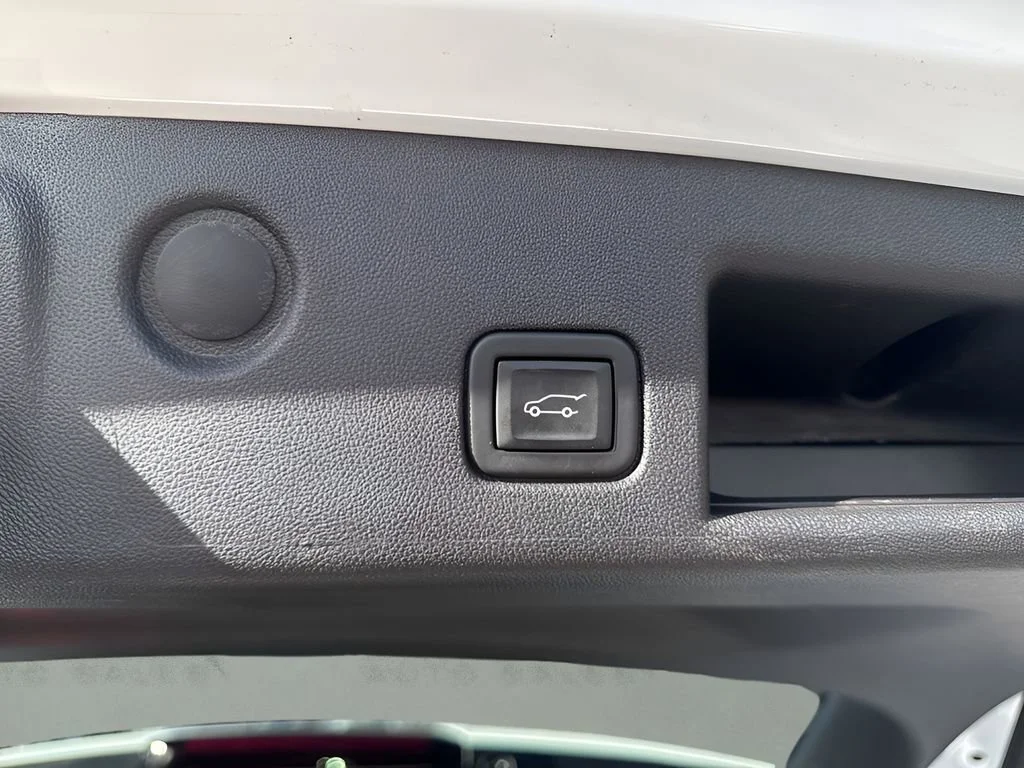 Used 2024 Summit White Chevrolet LT image 30
