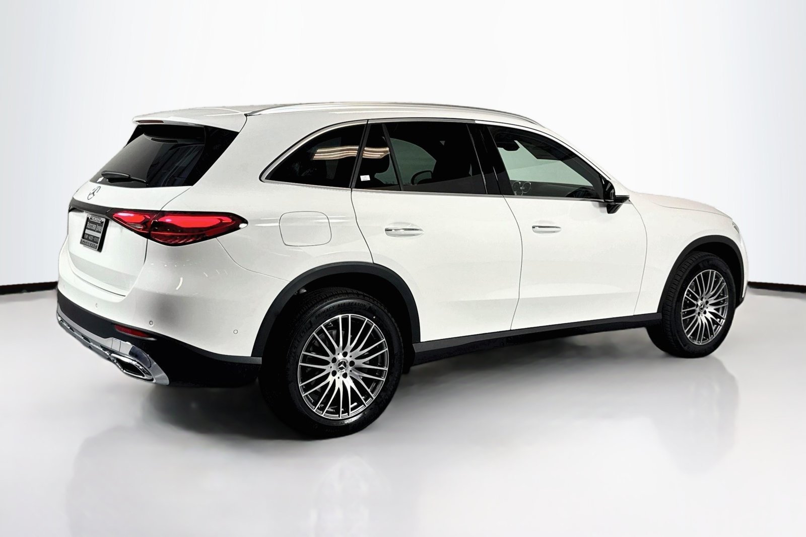 New 2026 Polar White Mercedes-Benz GLC 300 image 5
