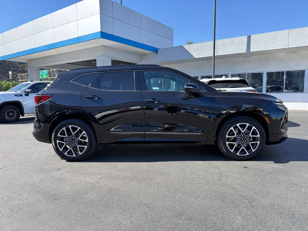 Used 2025 Black Chevrolet RS image 5