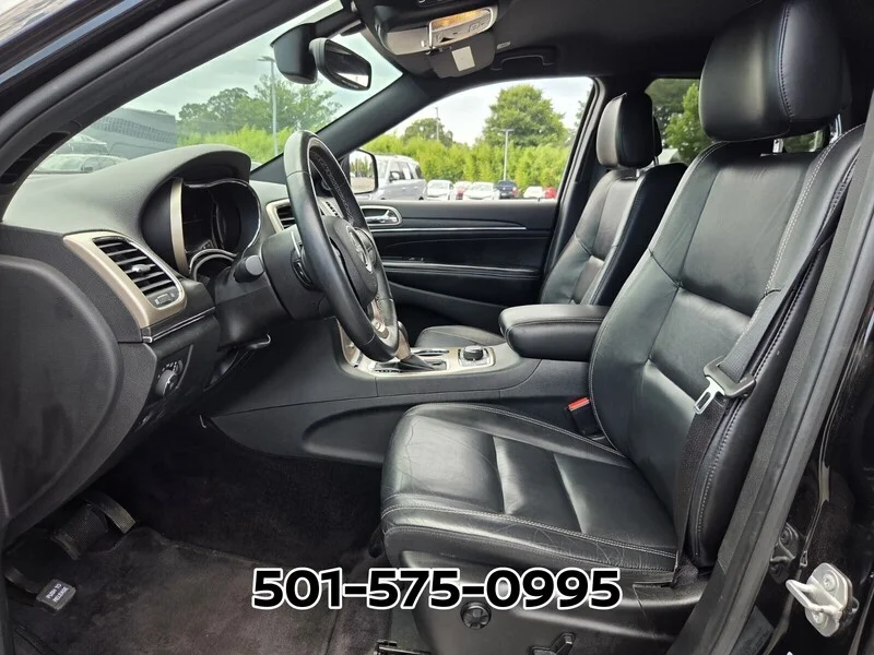 Used 2017 Diamond Black JEEP LIMITED 4X4 image 9