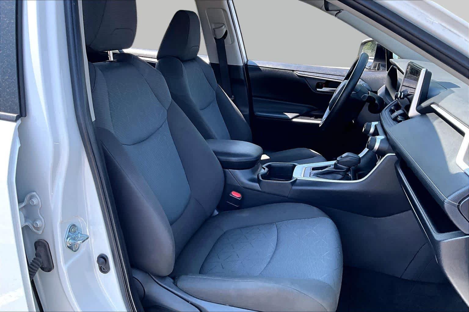 Used 2025 Ice Cap Toyota XLE image 8