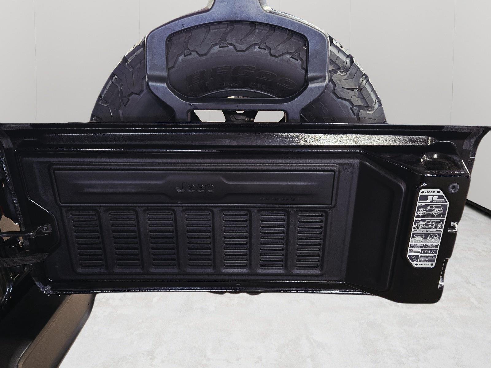 Used 2026 Black Clearcoat Jeep Rubicon image 38