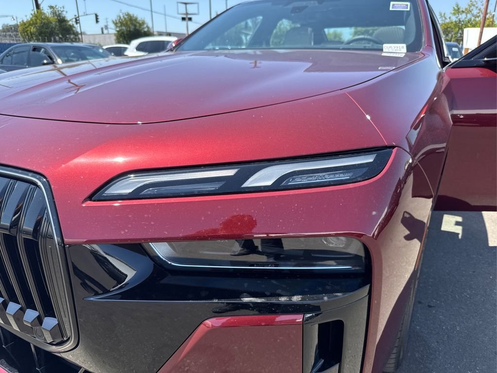 2025 BMW 7 Series 750e - Photo 16