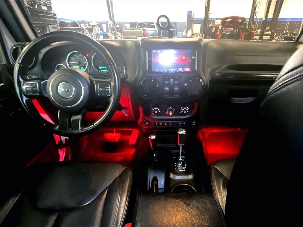 Used 2017 Bright White Clearcoat Jeep Sahara image 21