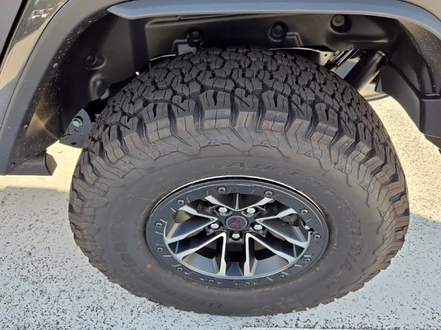 New 2027 Granite Crystal Metallic Clear-Coat Paint Jeep Rubicon image 11