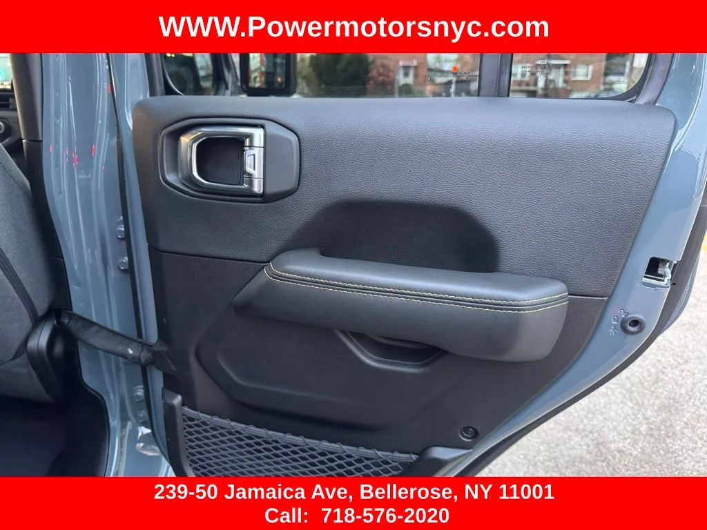 Used 2025 Gray Jeep Sahara 4xe image 23
