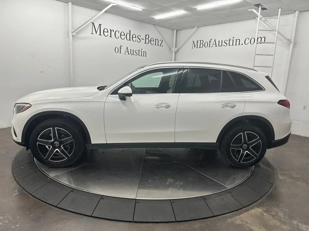 New 2027 White Mercedes-Benz GLC 300 image 4