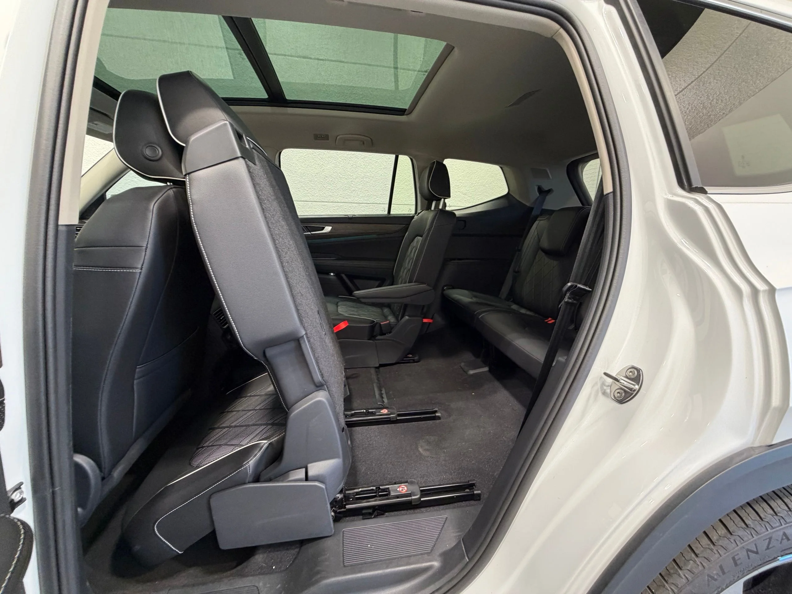 2025 Volkswagen Atlas SEL Premium R-Line - Photo 23