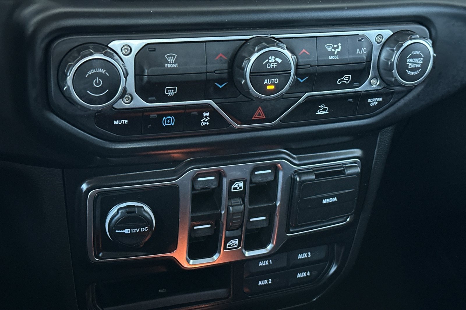 Used 2023 STING - GRAY Jeep S 4XE image 19