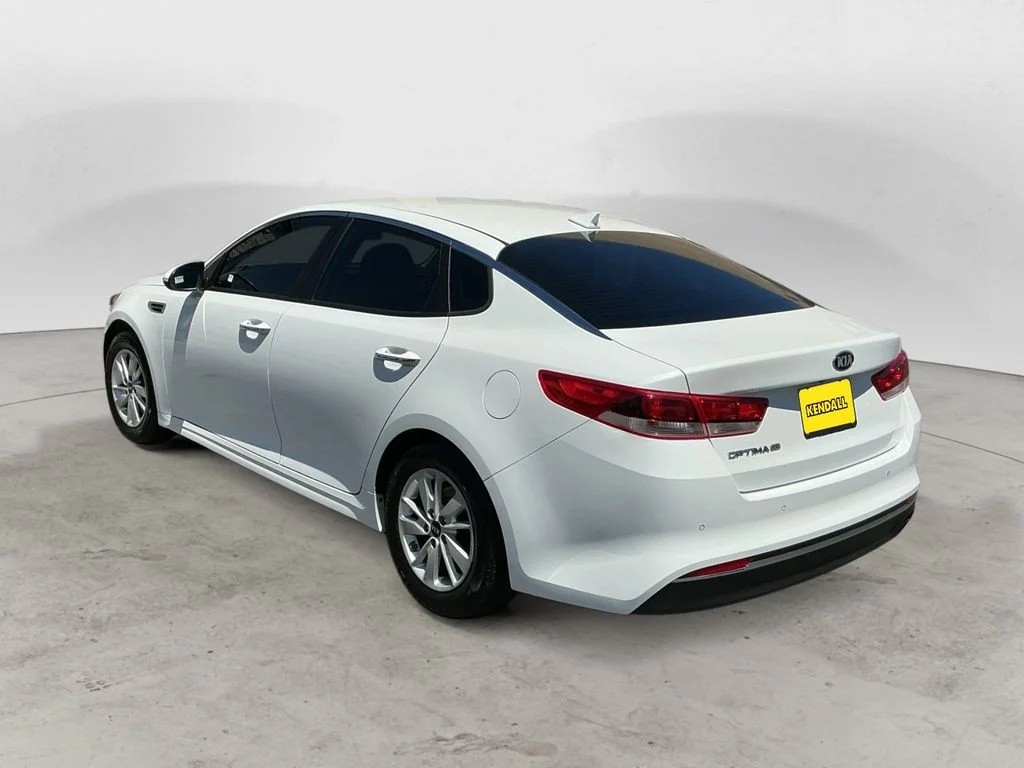 Used 2018 White Kia LX image 11