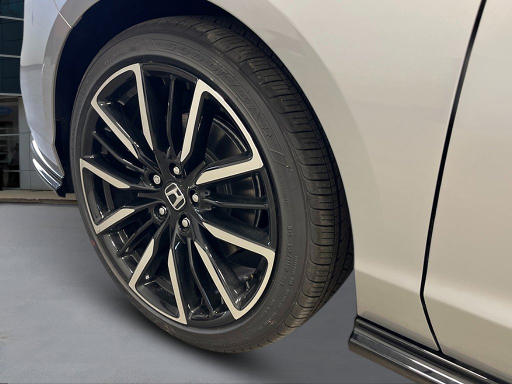 New 2026 Solar Silver Metallic Honda Touring image 12