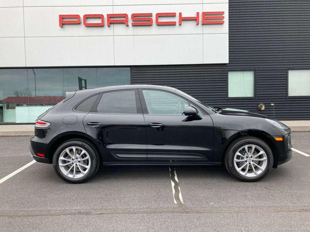 2025 Porsche Macan - Photo 8