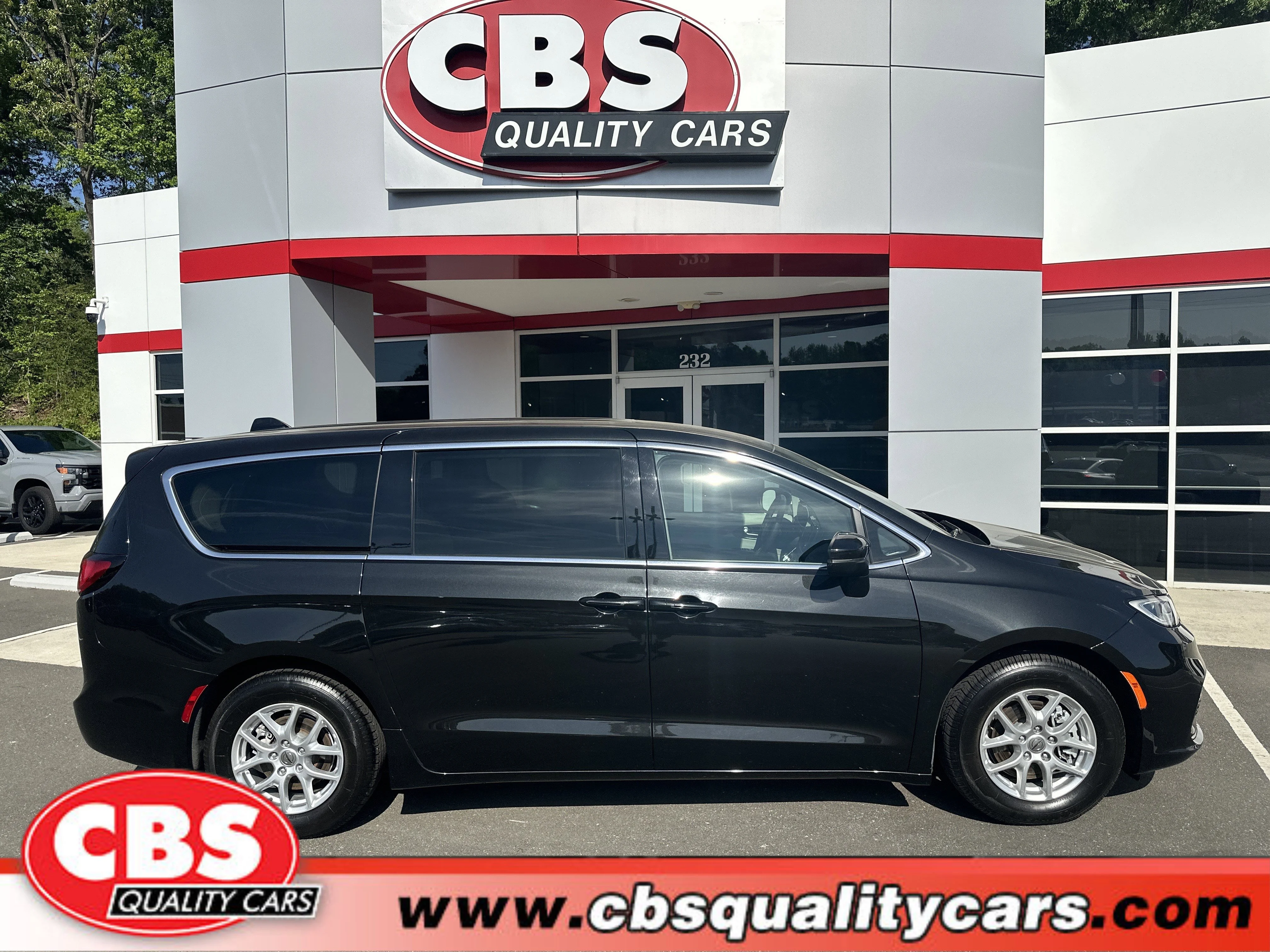 2023 Chrysler Pacifica Touring L's photo