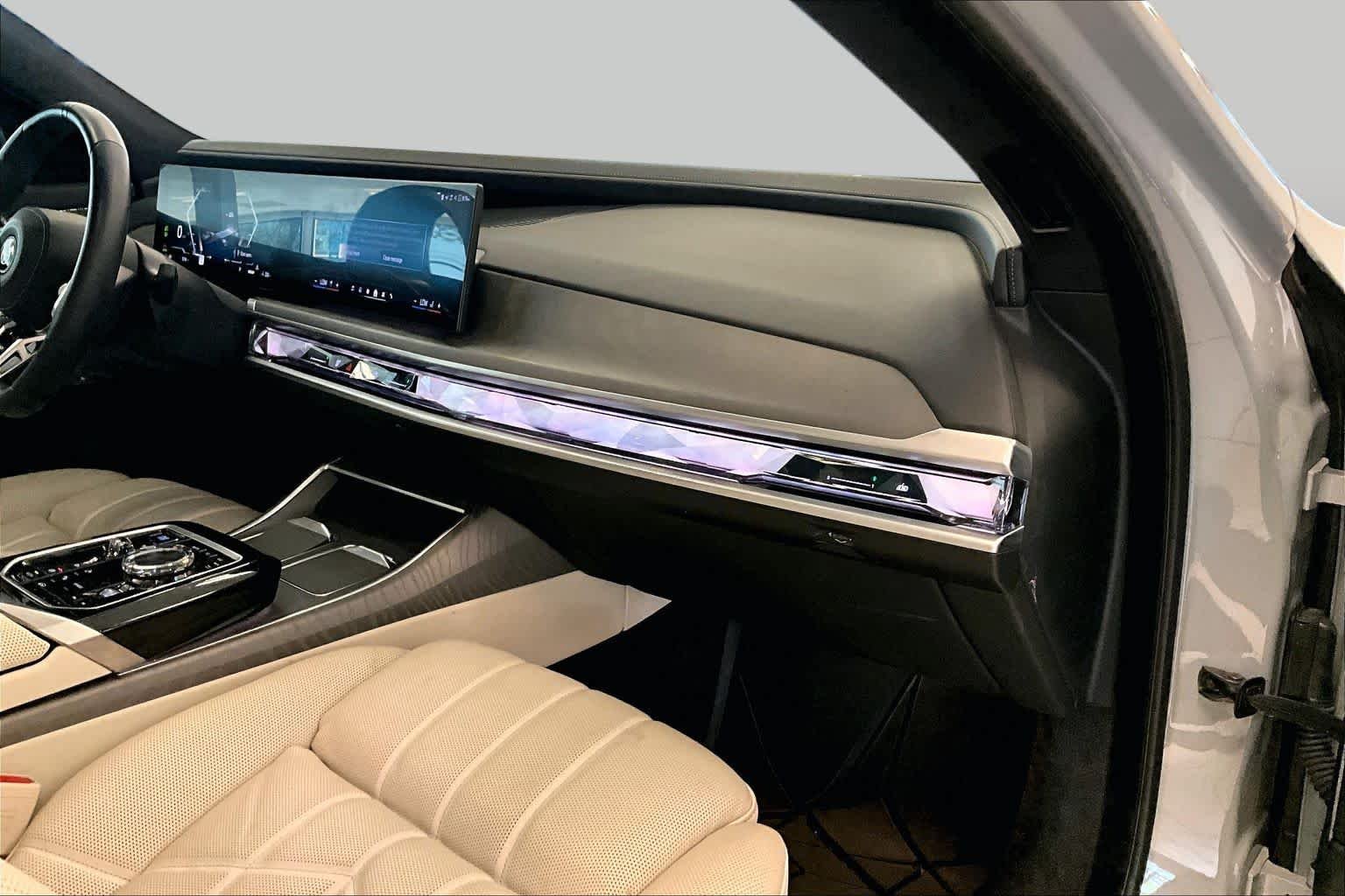 Used 2024 Brooklyn Grey Metallic BMW xDrive60 image 17