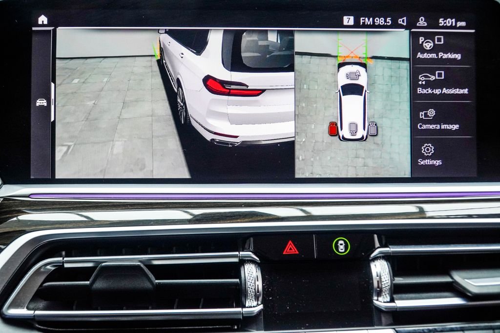 Used 2019 White BMW xDrive40i image 32