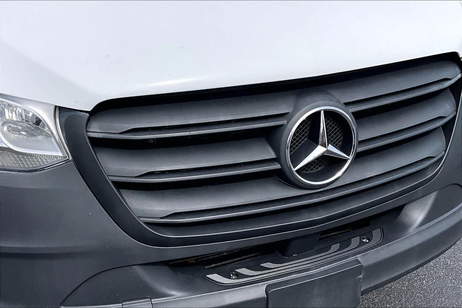 Used 2023 Arctic White Mercedes-Benz  image 32
