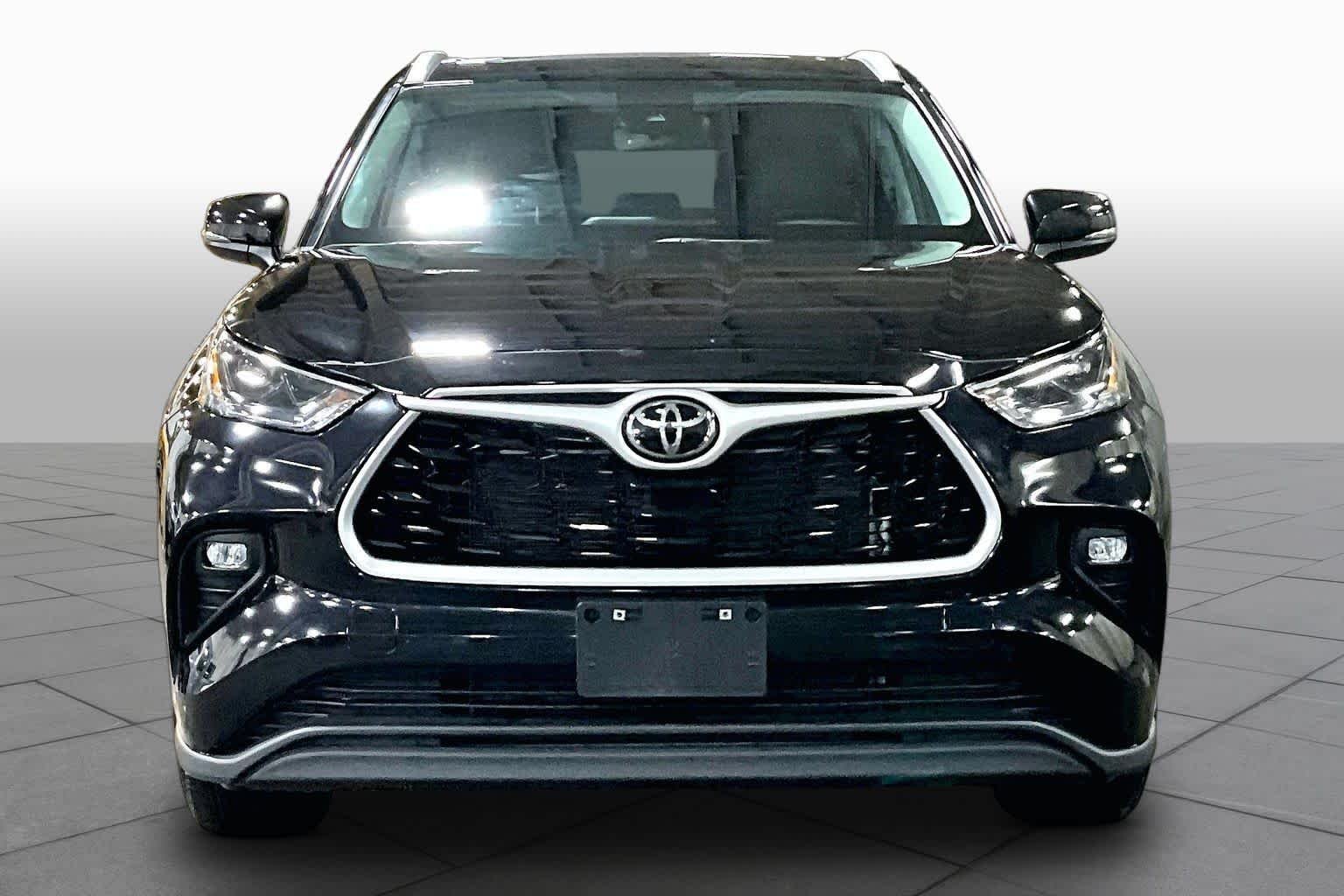 Used 2023 Midnight Black Metallic Toyota XLE image 4